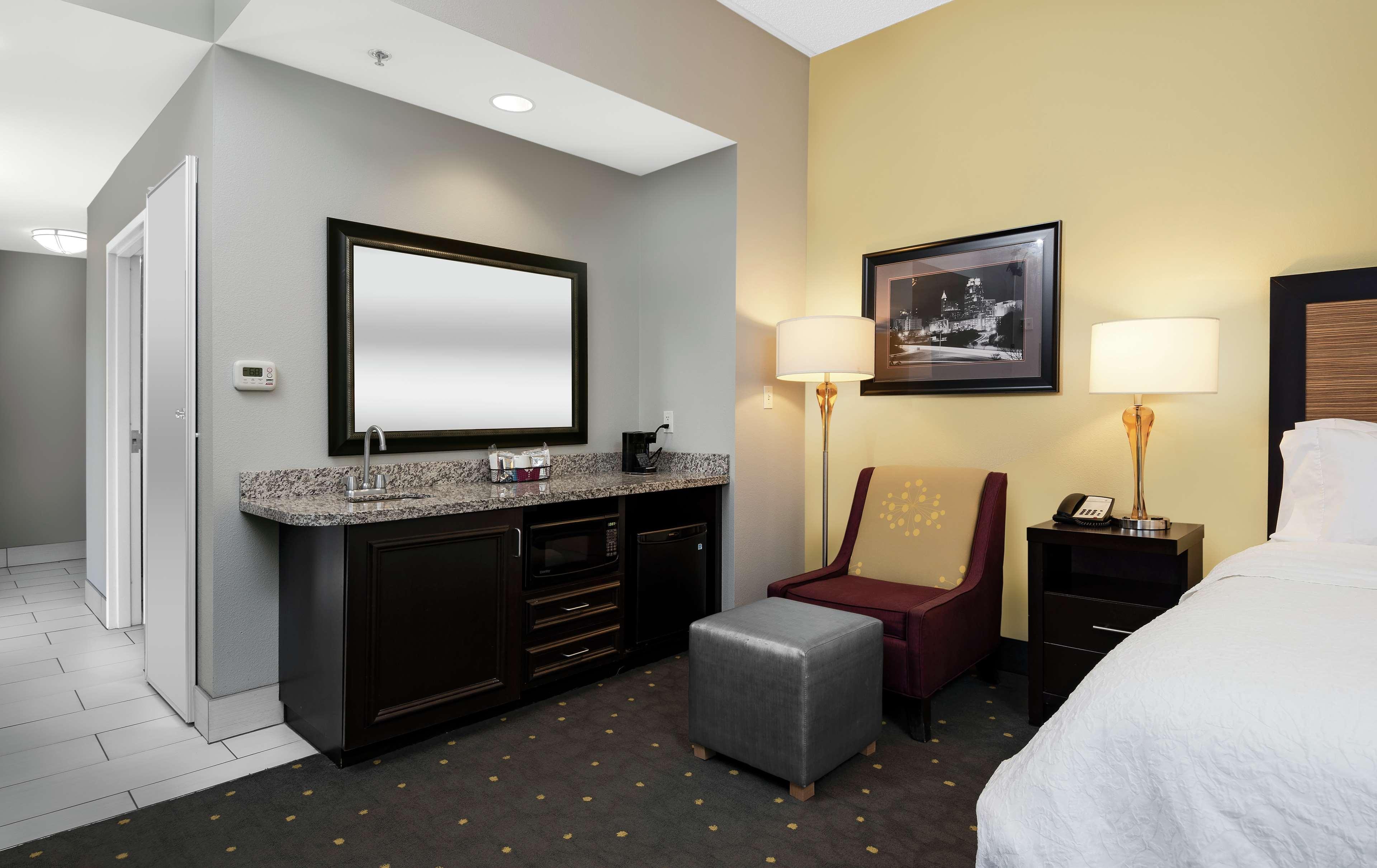 Hampton Inn & Suites - Raleigh Downtown מראה חיצוני תמונה