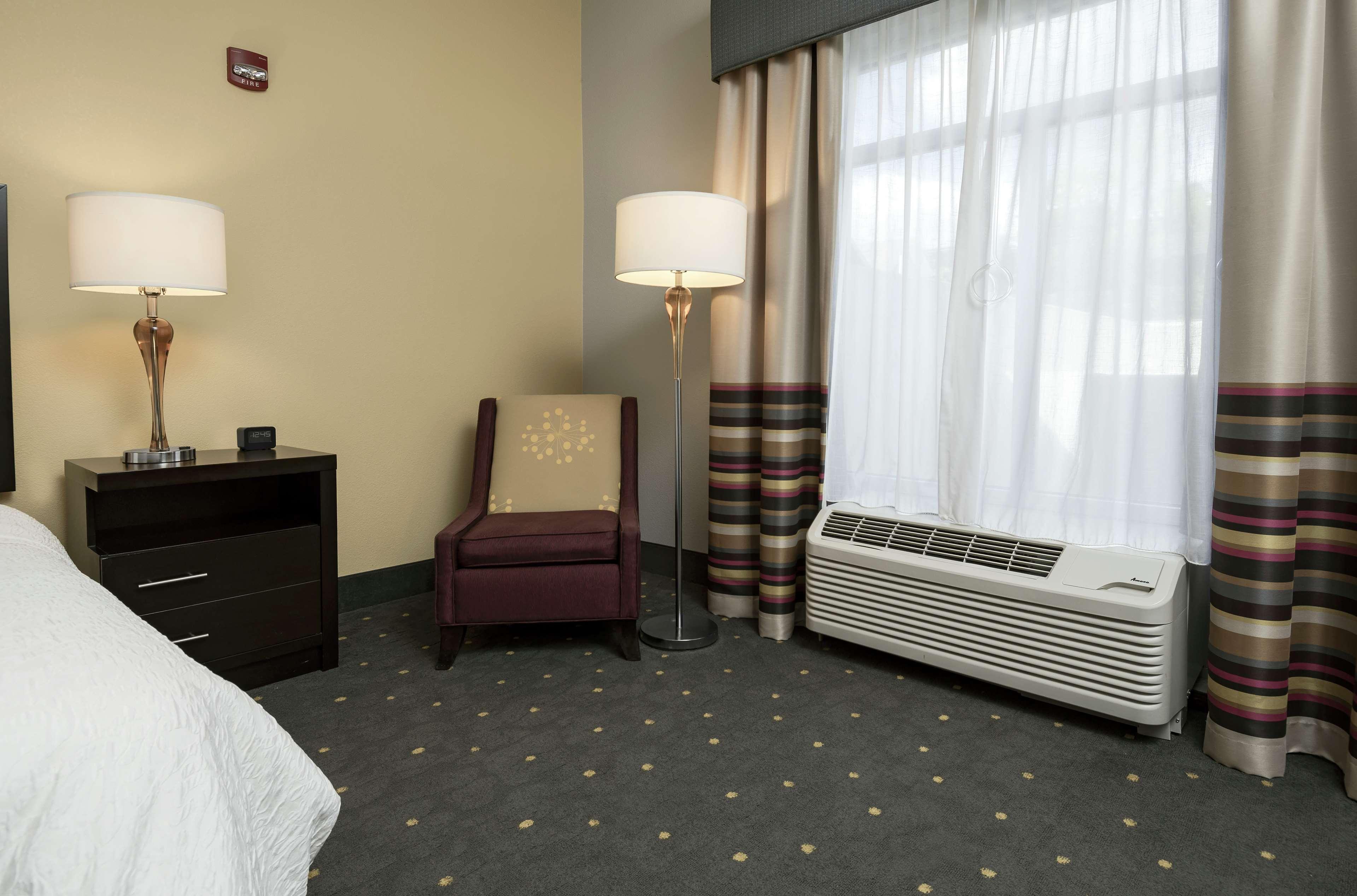 Hampton Inn & Suites - Raleigh Downtown מראה חיצוני תמונה