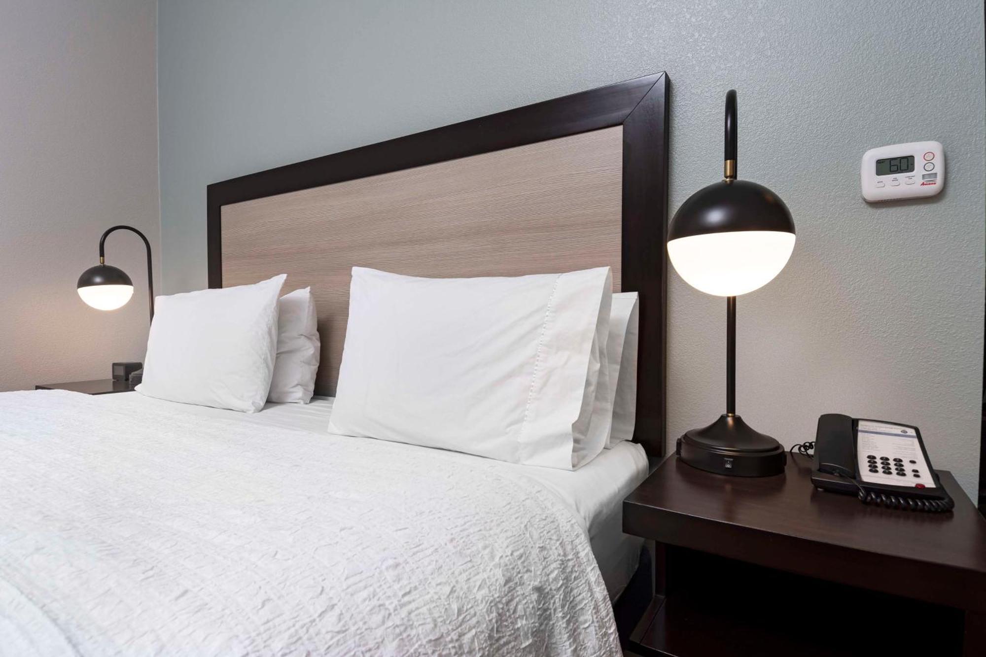 Hampton Inn & Suites - Raleigh Downtown מראה חיצוני תמונה
