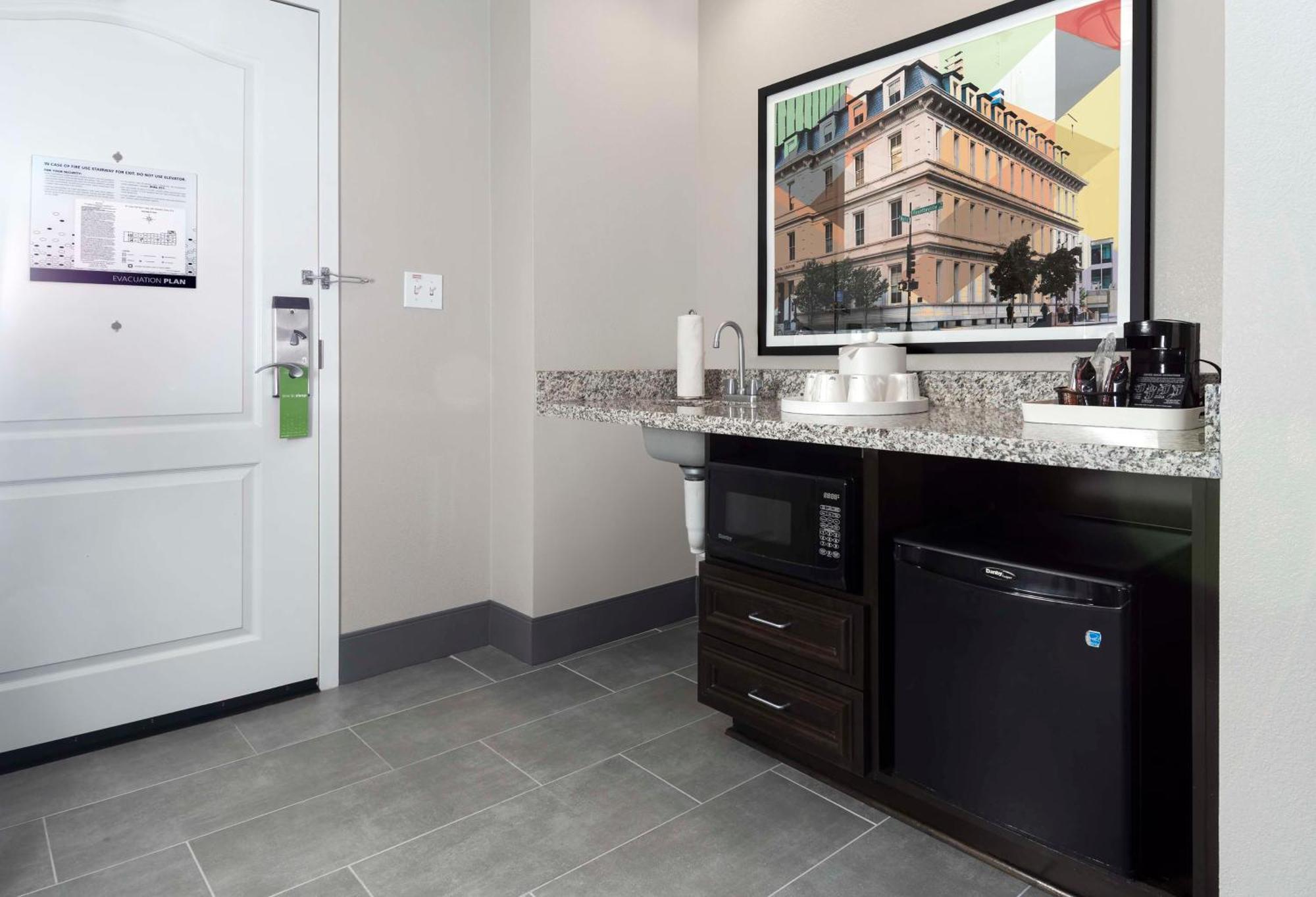 Hampton Inn & Suites - Raleigh Downtown מראה חיצוני תמונה