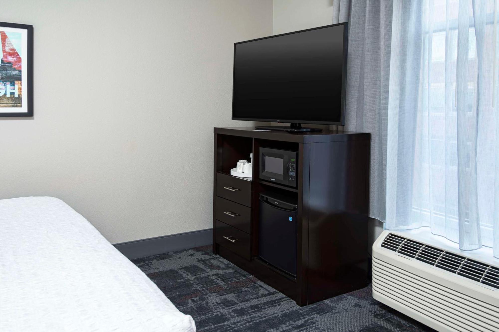 Hampton Inn & Suites - Raleigh Downtown מראה חיצוני תמונה