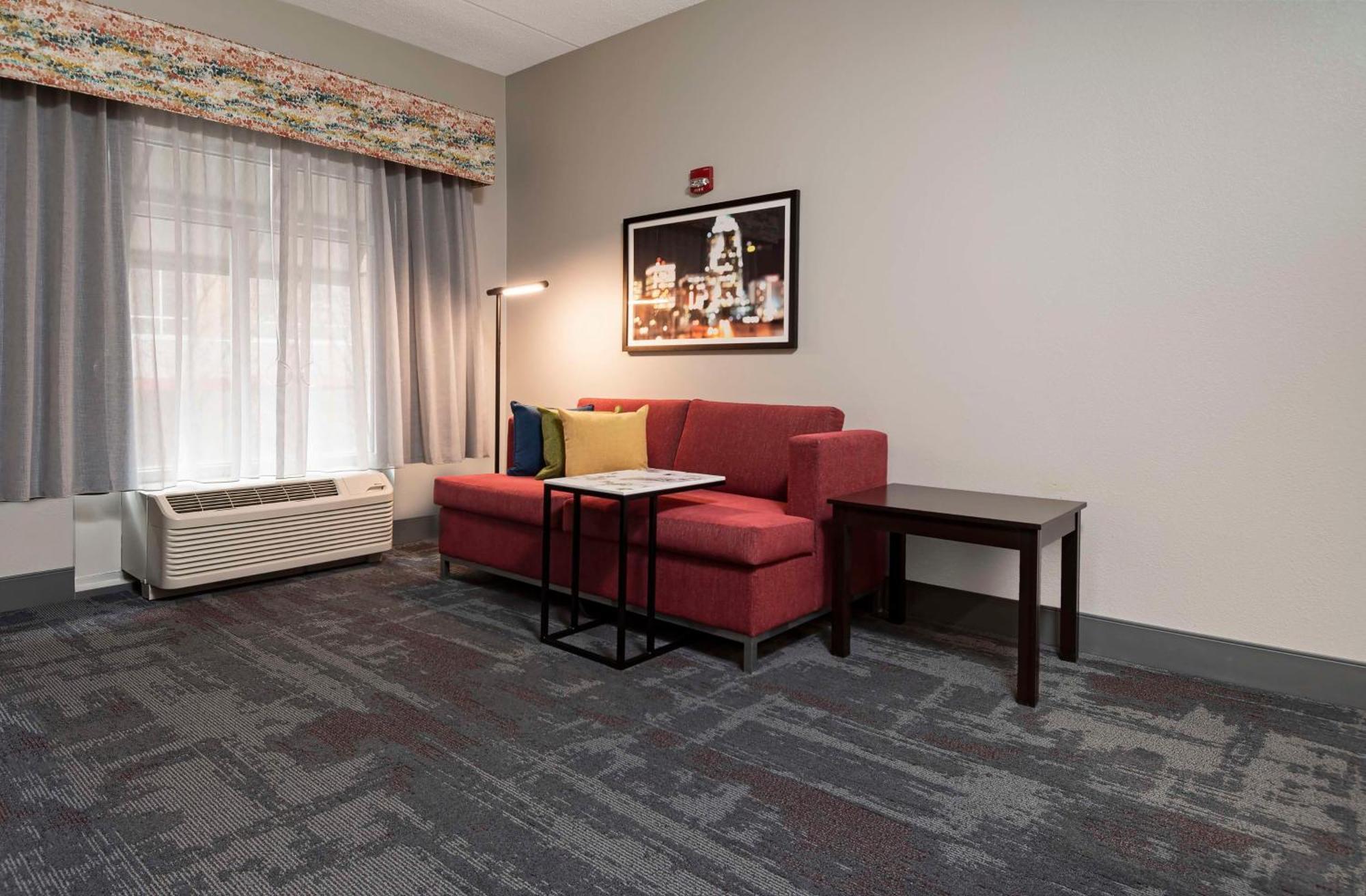 Hampton Inn & Suites - Raleigh Downtown מראה חיצוני תמונה