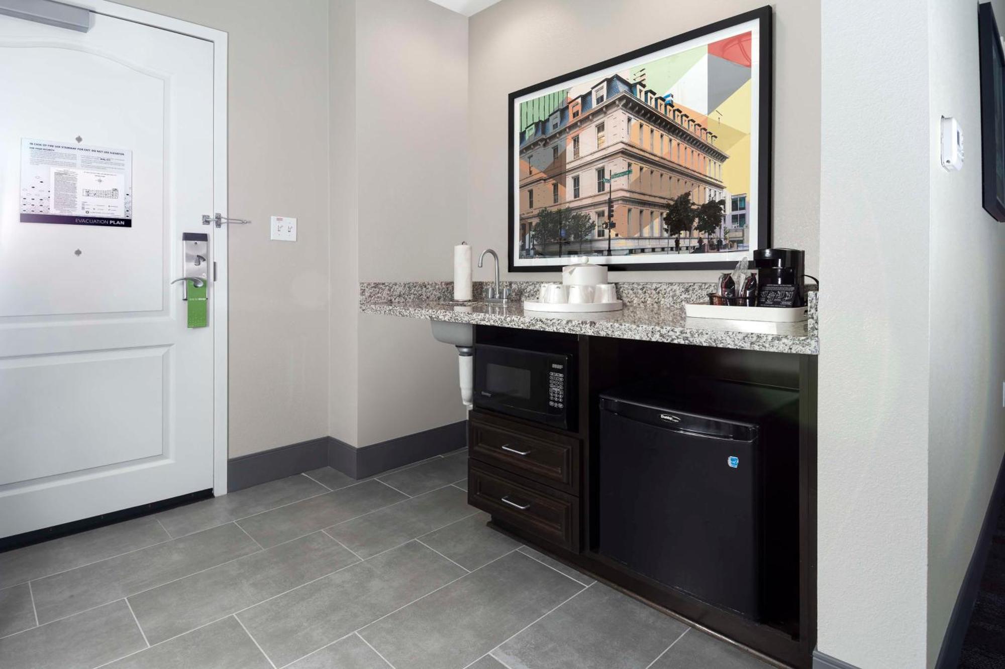 Hampton Inn & Suites - Raleigh Downtown מראה חיצוני תמונה