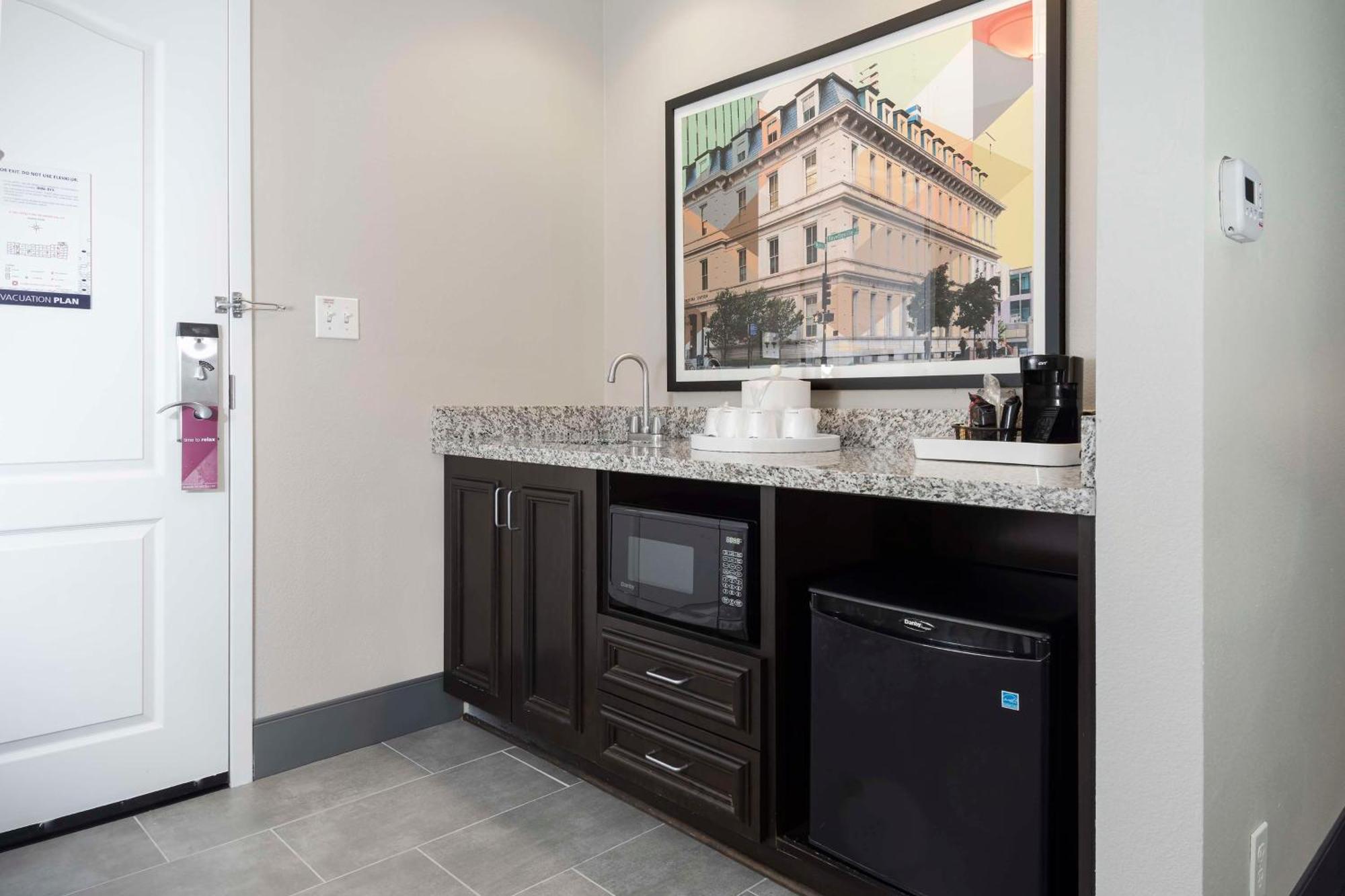 Hampton Inn & Suites - Raleigh Downtown מראה חיצוני תמונה